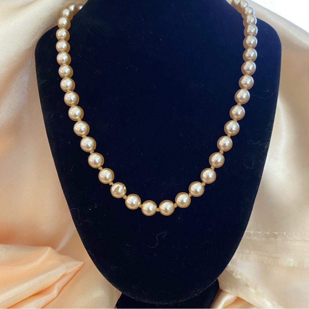 Vintage Elegant Cultured Pearl Necklace.